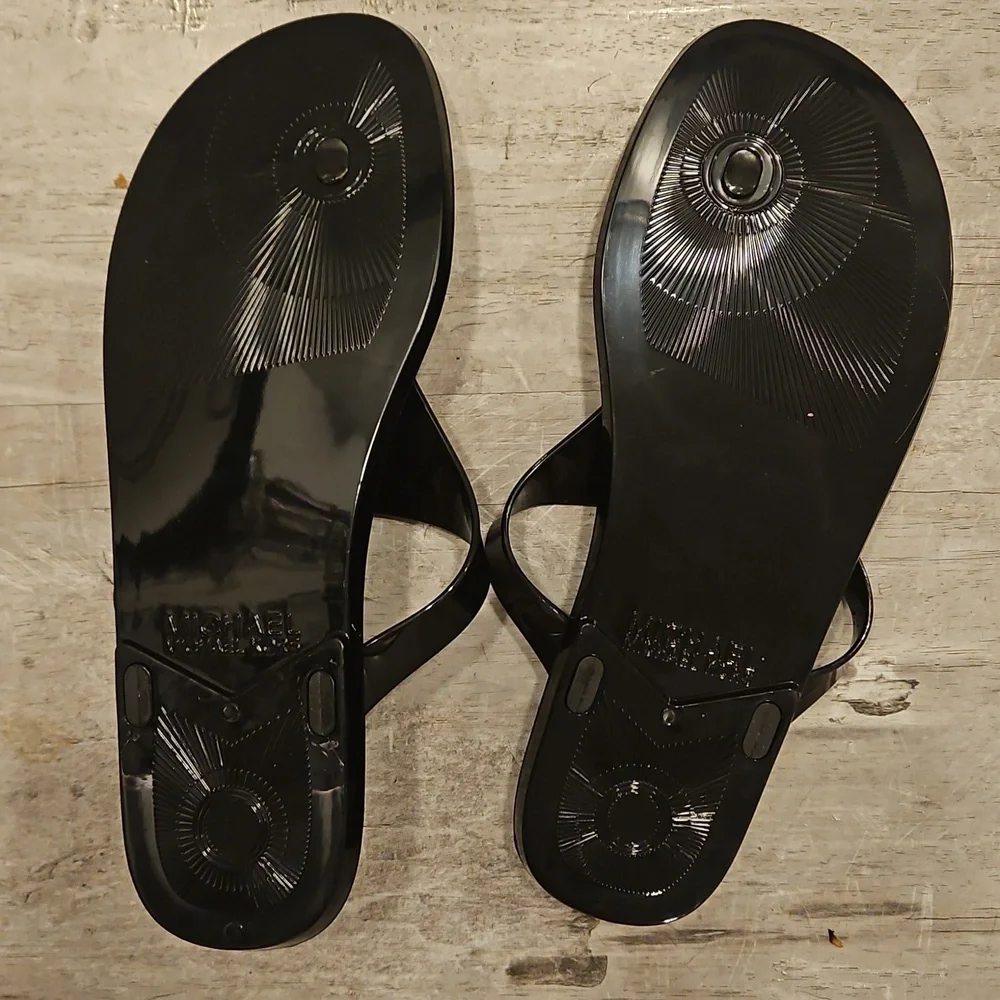💕MICHAEL BY MICHAEL KORS💕 Glossy Black Thong Sandals with Gold Logo 10 NWOT
